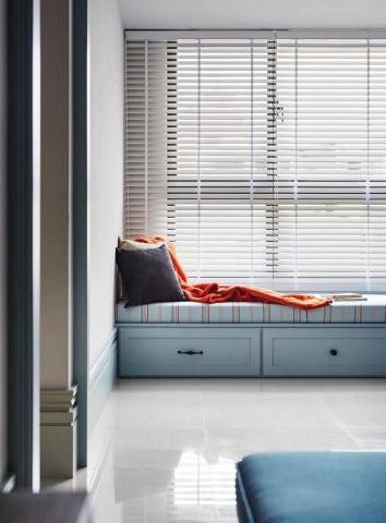 紅舍窗簾木地板 - 