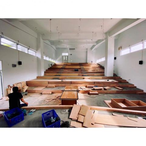 紅舍窗簾木地板 - 