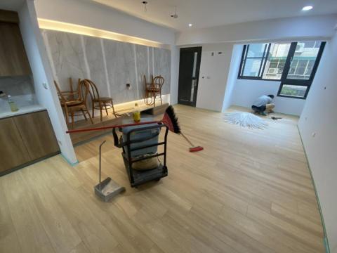 紅舍窗簾木地板 - 