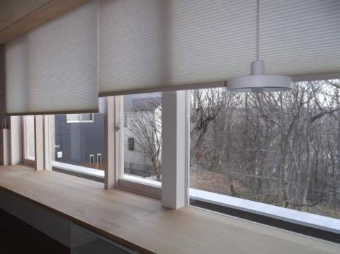 紅舍窗簾木地板 - 