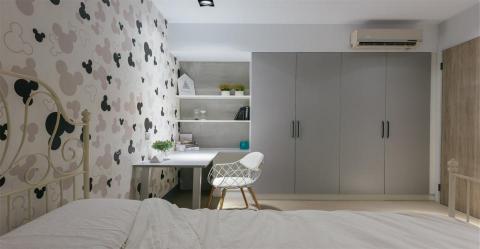 紅舍窗簾木地板 - 