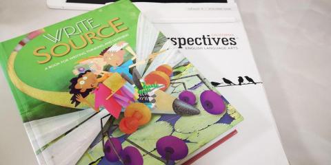 萌恩家教工作坊 - 用西方人的邏輯去思考英文，才有可能學的到精髓。我們的寫作課，應用了中英文的比較，讓學生不把兩種語言的邏輯搞混，再也不會有英文強、中文弱的問題出現