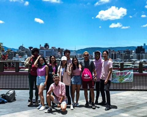 張家齊 - 這些是我們班的國際生，常常透過他們認識很多外校的外國人，他們很愛聚會