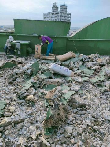 沅鴻設計 - 頂樓地板挖重鋪，防水工程