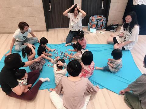 Mi老師 - 親子音樂律動課程，好玩有趣，親子一起在課程中享受音樂的趣味和盡情歡唱