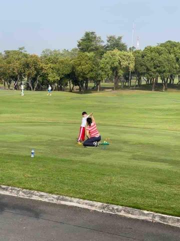 Jane’s cheerful golf - 