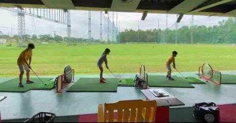 Jane’s cheerful golf - 