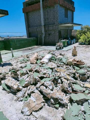 沅鴻設計 - 頂樓地板挖重鋪，防水工程