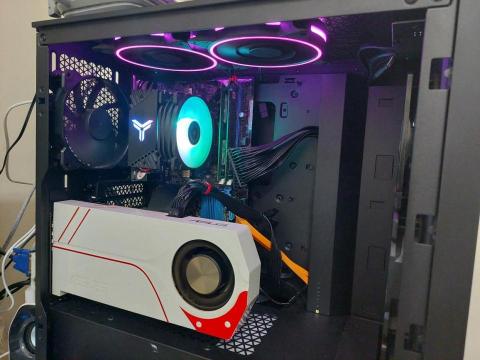 GH - 客製化 顯卡直立