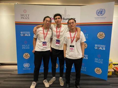 張家齊 - FoodAct團隊照(我、埃及摯友、學長)