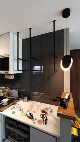 信隆玻璃烤漆 - 與原本烤漆玻璃顏色對色
接近九成相似
增加安裝烤漆玻璃