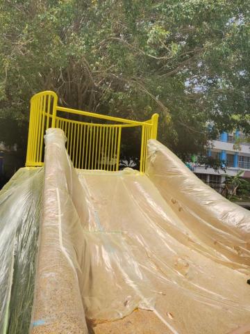 油漆 - 遊樂溜滑梯