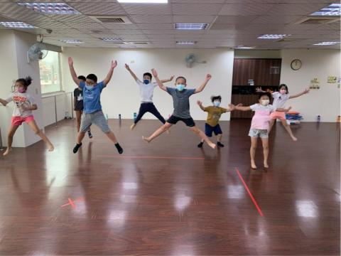 鴨子姊姊-恩庭 - 暑期救國團