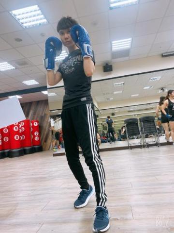 余宣融 - 拳擊團課教學 余宣融 - 拳擊團課教學