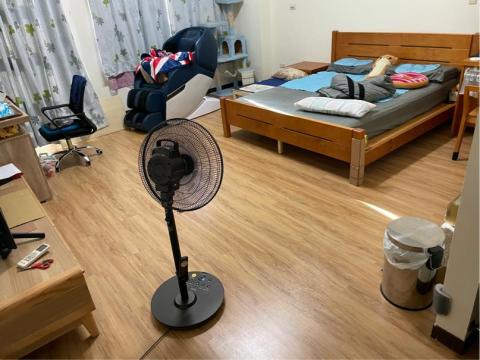 富築室內設計 地板/壁紙/窗簾 - 
