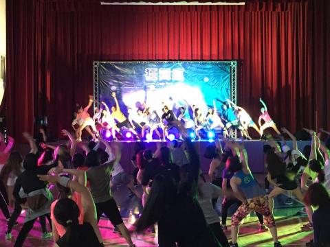 跟著Remy老師動姿動 - 2019年狂舞瘋帶動 跟著Remy老師動姿動 - 2019年狂舞瘋帶動