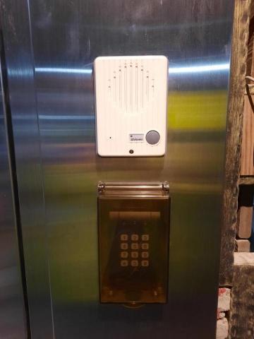 明辰工作室 - 上面為電話總機小門口機 下方為讀卡機