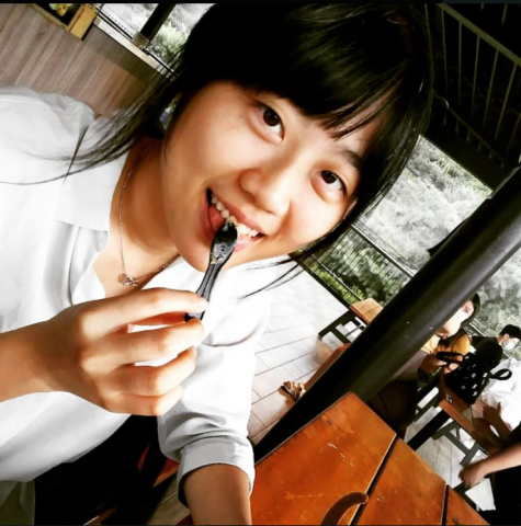 提供睫毛夾用法服務的專家林奕馨