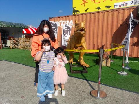 mika - 家裡有兩個好客的小寶貝，歡迎把您的小朋友帶來一起讀書一起玩喔