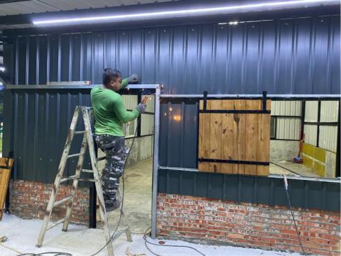 燕子鐵工坊 - 倉儲門