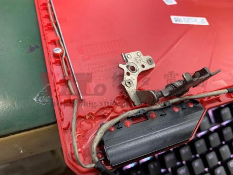 維多電腦有限公司 - 筆電轉軸斷裂維修