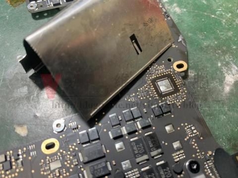 維多電腦有限公司 - Macbook pro 開機沒畫面，CPU內建顯示卡供電管理IC更換