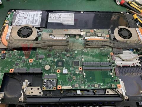 維多電腦有限公司 - 電競筆電受潮維修與清潔與保養