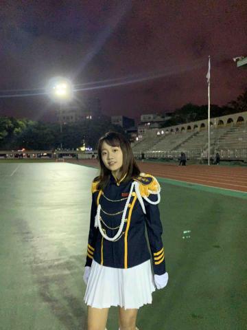 Veronica  - 在板橋高中儀隊擔任刀官及公關