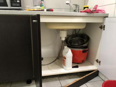 強尼水電 - 排水疏通-
廚房流理台排水堵塞排水不順,除了利用機器疏通外,也找尋原因並分析狀況給予客戶知悉。
問題解決,給予新觀念,客戶滿意 強尼水電 - 排水疏通-
廚房流理台排水堵塞排水不順,除了利用機器疏通外,也找尋原因並分析狀況給予客戶知悉。
問題解決,給予新觀念,客戶滿意