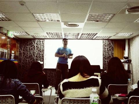 岳鈺斌 - 在趨勢補習班上課時的照片