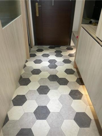 聖辰地板設計(塑膠地板代工達人賴桑) - 三色拼小六角塑膠地板 聖辰地板設計(塑膠地板代工達人賴桑) - 三色拼小六角塑膠地板