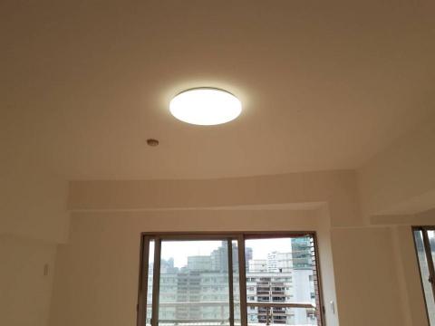彭建龍 - 吸頂燈安裝