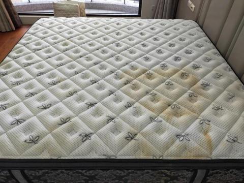 家立潔專業清潔 - 床洗前 家立潔專業清潔 - 床洗前