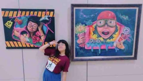 李姵瑩 - 高中壓克力畫創作合影