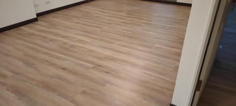 [尚品窗簾]石塑地板一坪$2100含工 - 