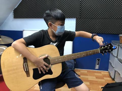 舞弦者音樂教學 - 吉他學生上課狀況