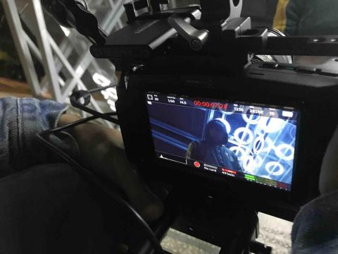 432赫茲 Film production studio - 使用專業攝影機拍攝