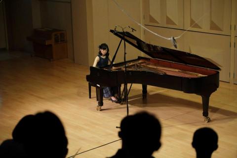 王老師 - 2015 年於師大音樂系演奏廳舉辦個人鋼琴獨奏會