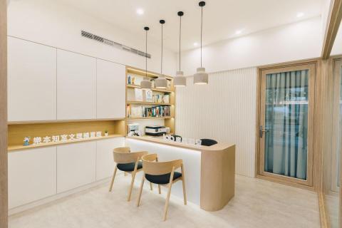 『 Lab 樂本知室 』 一對一、一對四家教班 - 提供比 一對一家教 更優質的師資、比大型補習班更貼近你學習需求