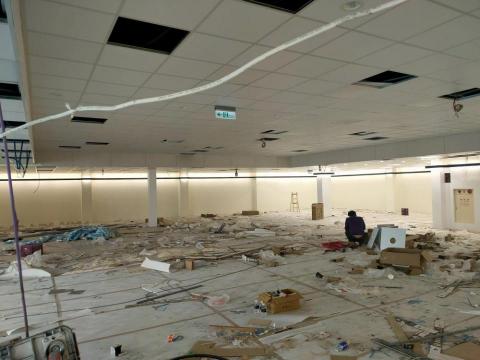 漢錩油漆工程行 - 大賣場新隔間牆面油漆施工