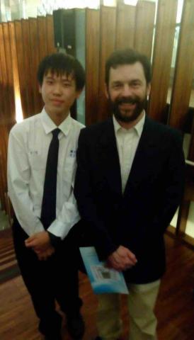 提供髮色棕服務的專家許棕文