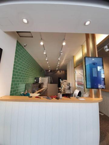 黃寬展 - 飲料店-崁燈 軌道燈