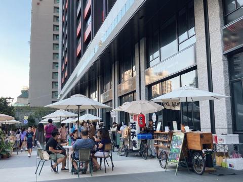 飛長創意整合行銷有限公司 - 2020美術皇居常態性市集