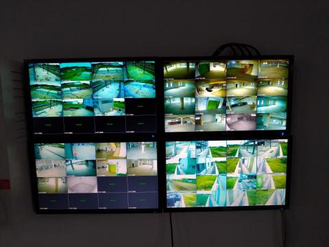 維安電信有限公司 - 上市公司廠區16路主機*4分區監控，穩定性高於64路主機，費用相對低廉，維修成本低