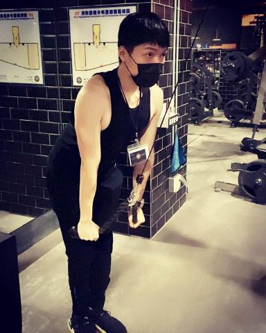 Allen - 三頭分為長頭，外側頭，內側頭，想要粗壯的手臂，長頭的訓練非常重要!