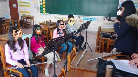 簡老師內湖音樂工作室（到府有合作老師，也可參加發表會） - 到學校教管樂團長笛分部課