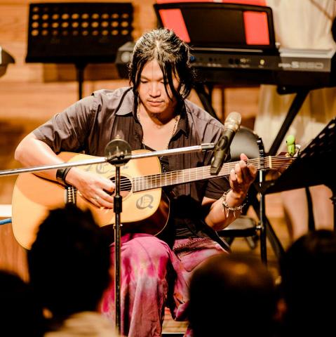 提供吉他初學和弦服務的專家小孫老蘇