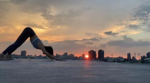 無極瑜珈 Cosmic Yoga  - 