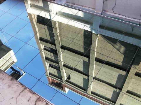 晉英企業社 - 車庫採光罩
玻璃5綠半反+5光白膜 晉英企業社 - 車庫採光罩
玻璃5綠半反+5光白膜