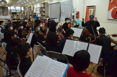 Rita老師台中鋼琴教學/大提琴教學 - 弦樂團分部老師教學 Rita老師台中鋼琴教學/大提琴教學 - 弦樂團分部老師教學